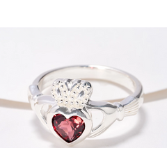 Anillo de granate Kerry Claddagh de plata esterlina de JMH Jewelry, talla 9