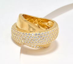 Anillo Diamonique de plata de ley con banda cruzada pavé revestida en oro de Italia. Talla 9