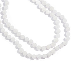 Collar de cuentas de cuarcita blanca de 50" de Dee Berkley