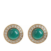 Pendientes de Colleen Lopez con malaquita en tono dorado y topacio blanco.
