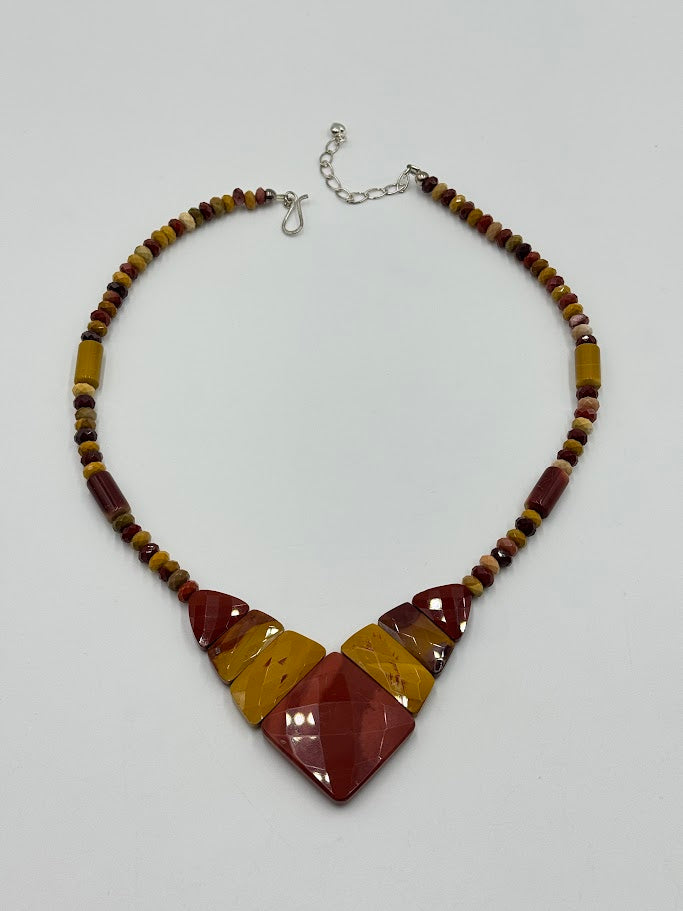 Collar babero Jay King de plata de ley con cuentas de madera petrificada multicolor de 45 cm