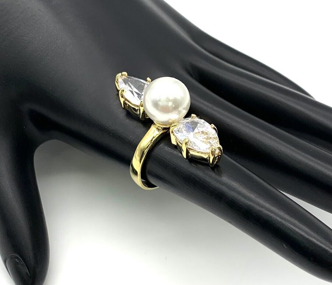 Exquisite Homage Goldtone 'The Flying Pearl' CZ & Simulated Pearl Ring - Size 7