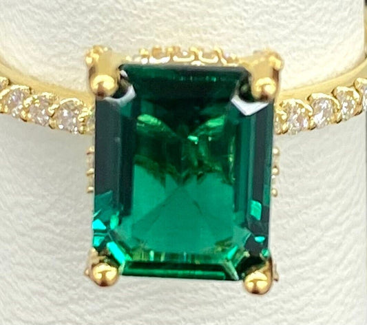 14K Yellow Gold 9X7mm Lab-Created Emerald Green Engagement Ring, Size 7