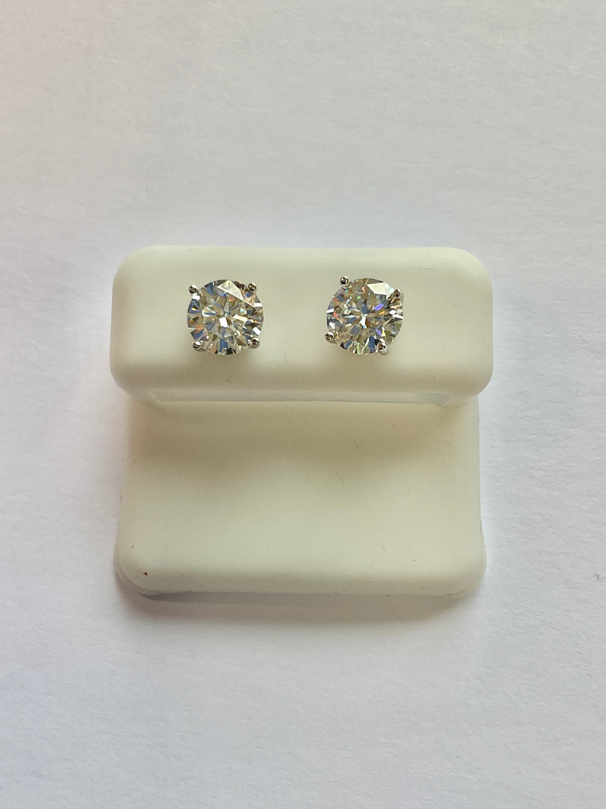 11172 - 7.5mm 3cttw silver moissanite studs ($600.00)