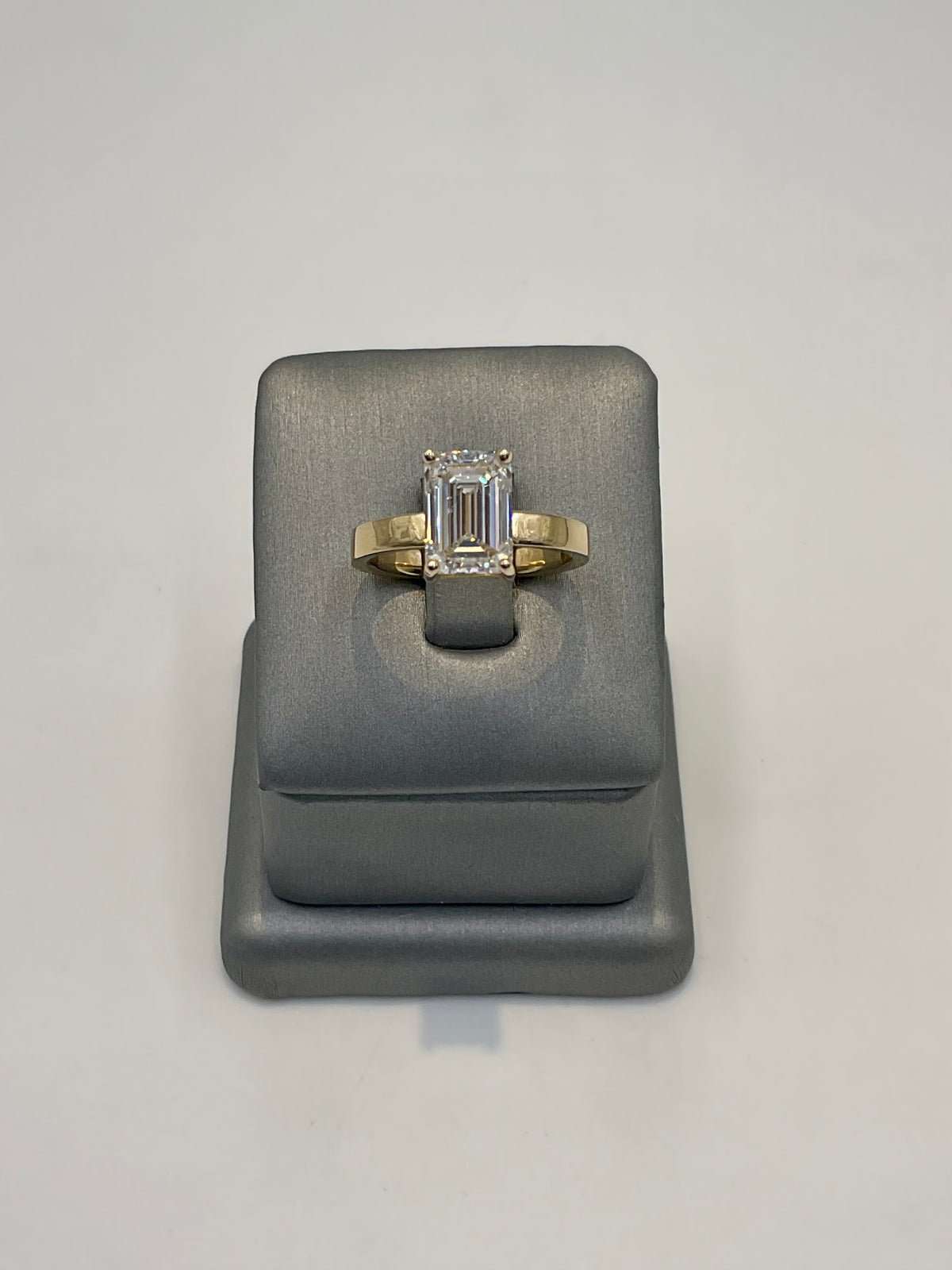 2. 99957 (L-2257) - 14KY Lab ring Emerald Solitaire E-VS1 3.07CTTW ($6995) | 14k Yellow Gold