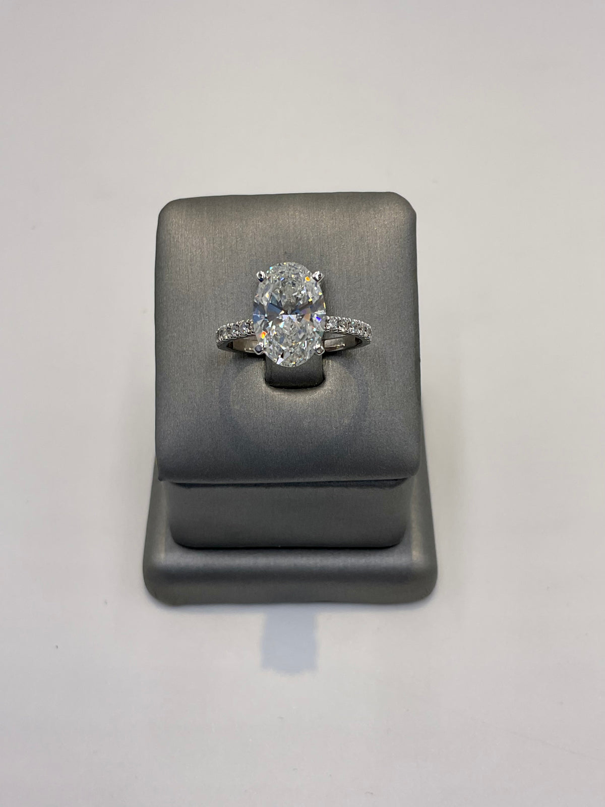 17. 98922 (L-1558) 14KW Lab Oval Ring cntr 3.06ct F-VS1 est 3.75cttw ($8250) | 14k White Gold