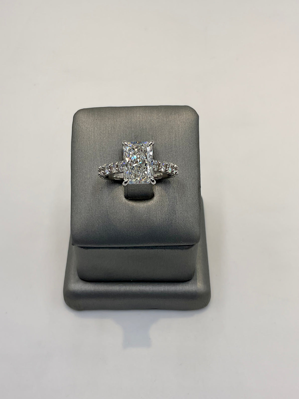 30. 11097 14KW Lab Radiant Ring cntr 3.08ct E-VVS2 est 4.00cttw ($9995) (yellow available) | 14k White Gold