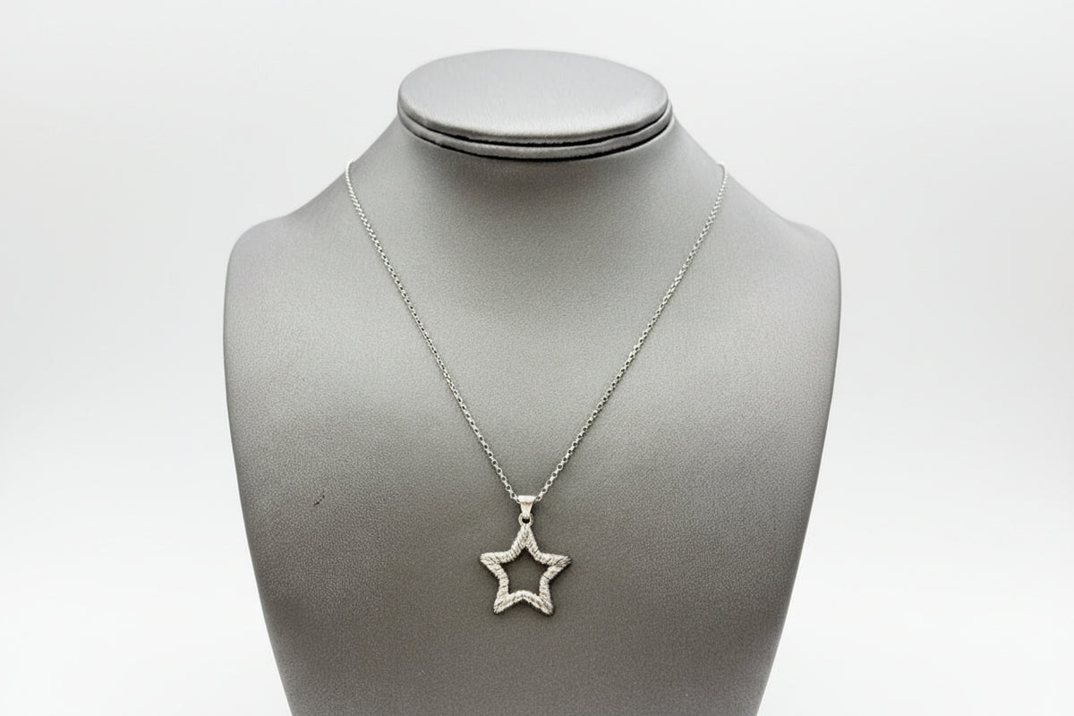 Collar de plata de ley Or Paz con textura orgánica y motivo de corazón. 45 cm