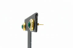 Pendientes de Colleen Lopez con malaquita en tono dorado y topacio blanco.