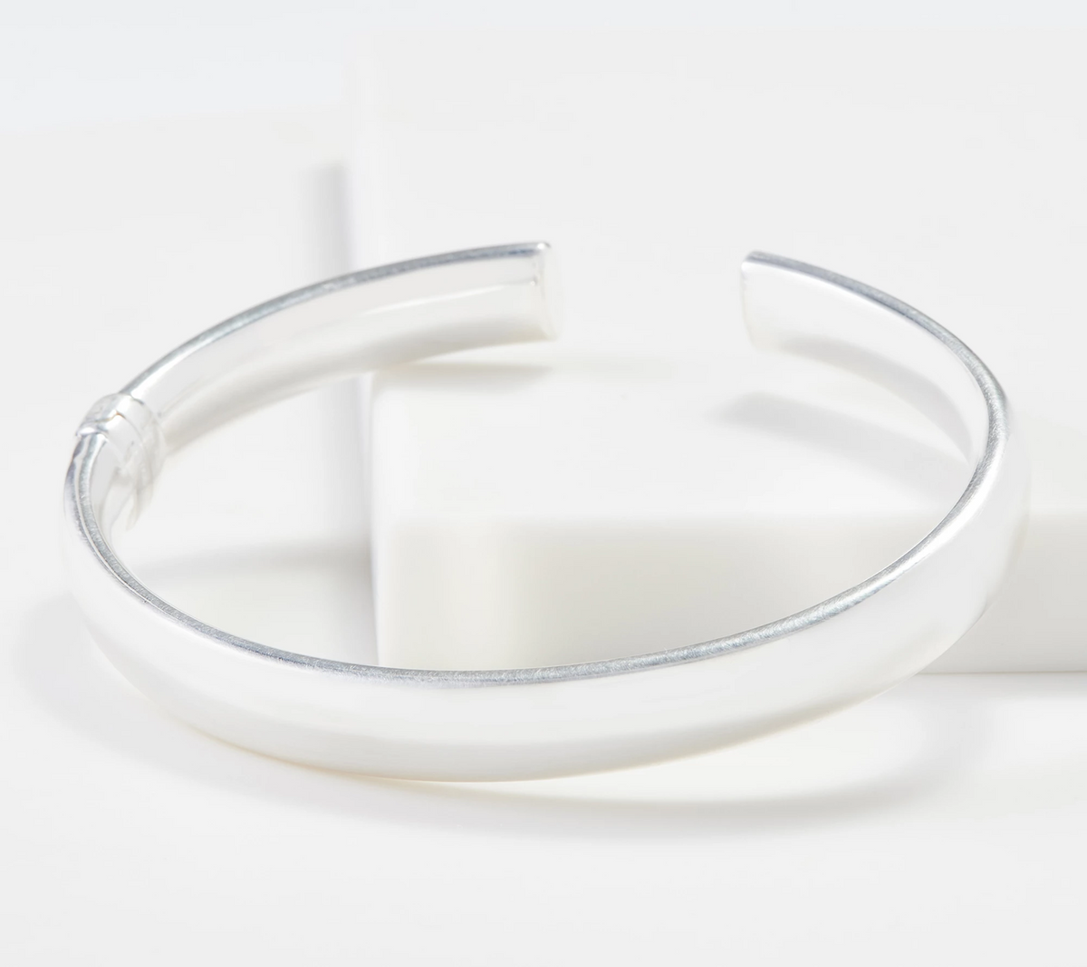 UltraFine Silver Solid Oval Hinged Cuff Avg