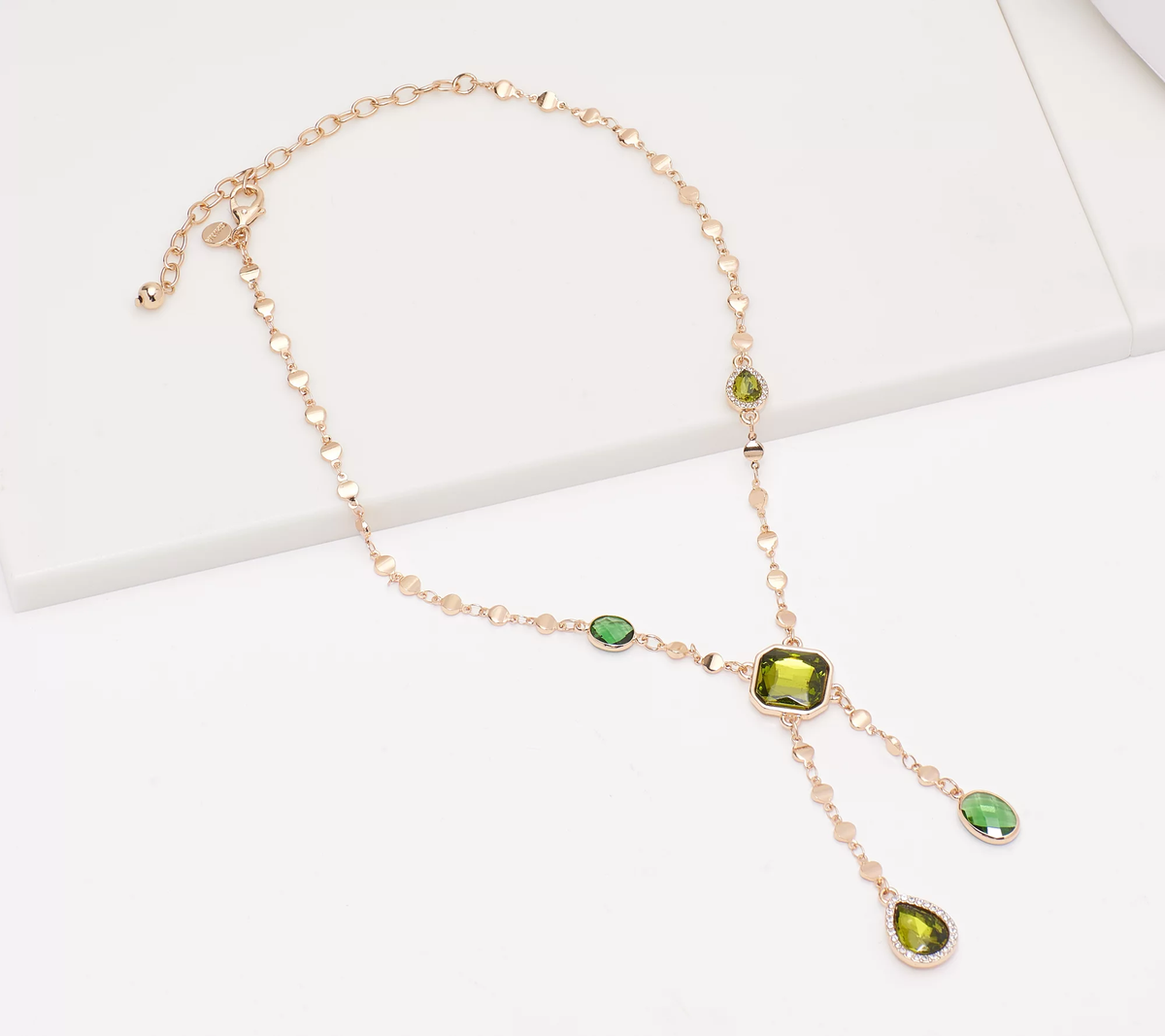 Collar de Susan Graver con piedras y cristales, color champán y oliva, dorado