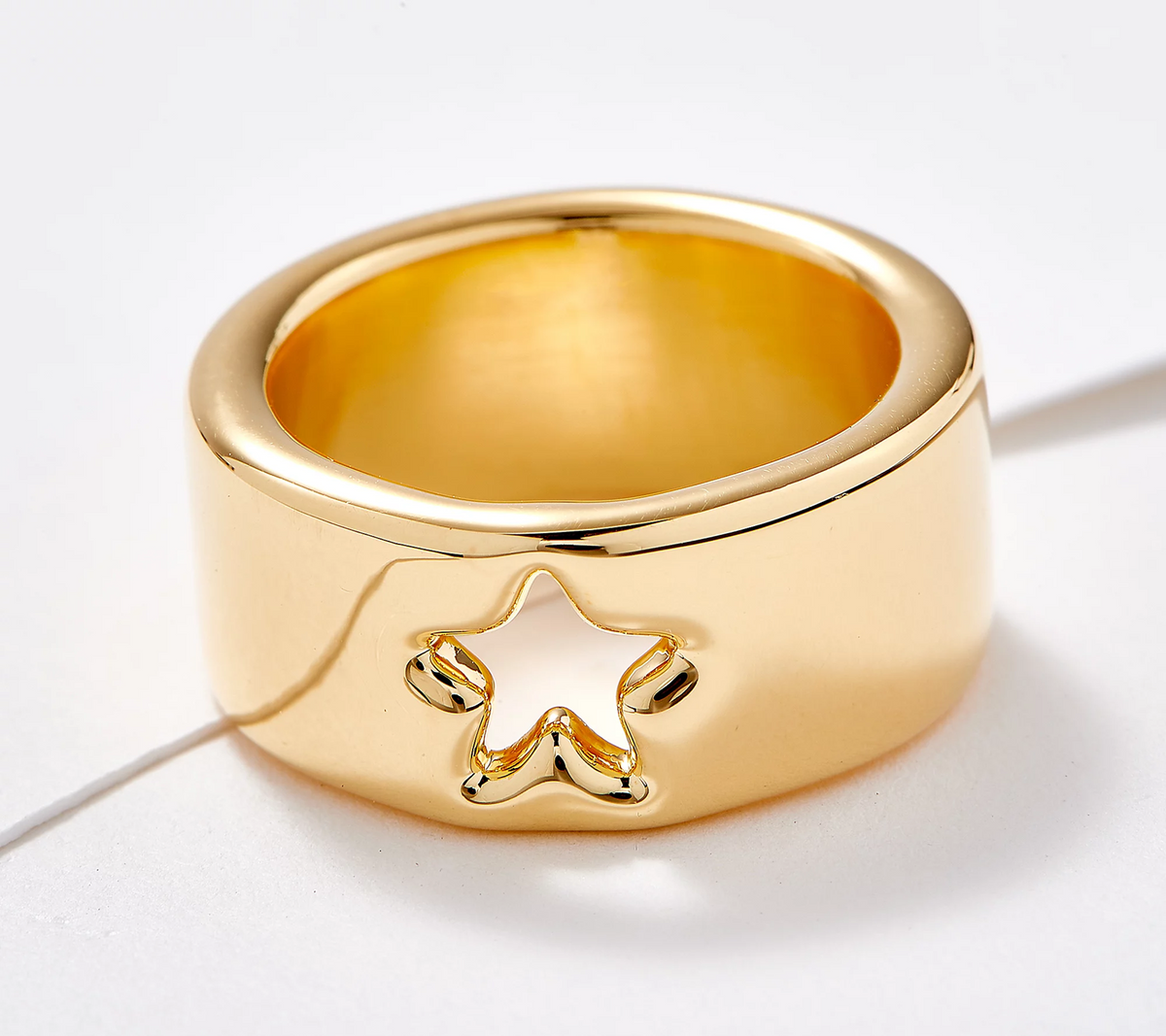 Oro Nuovo 14K Gold Over Resin Star Motif Ring Size 6