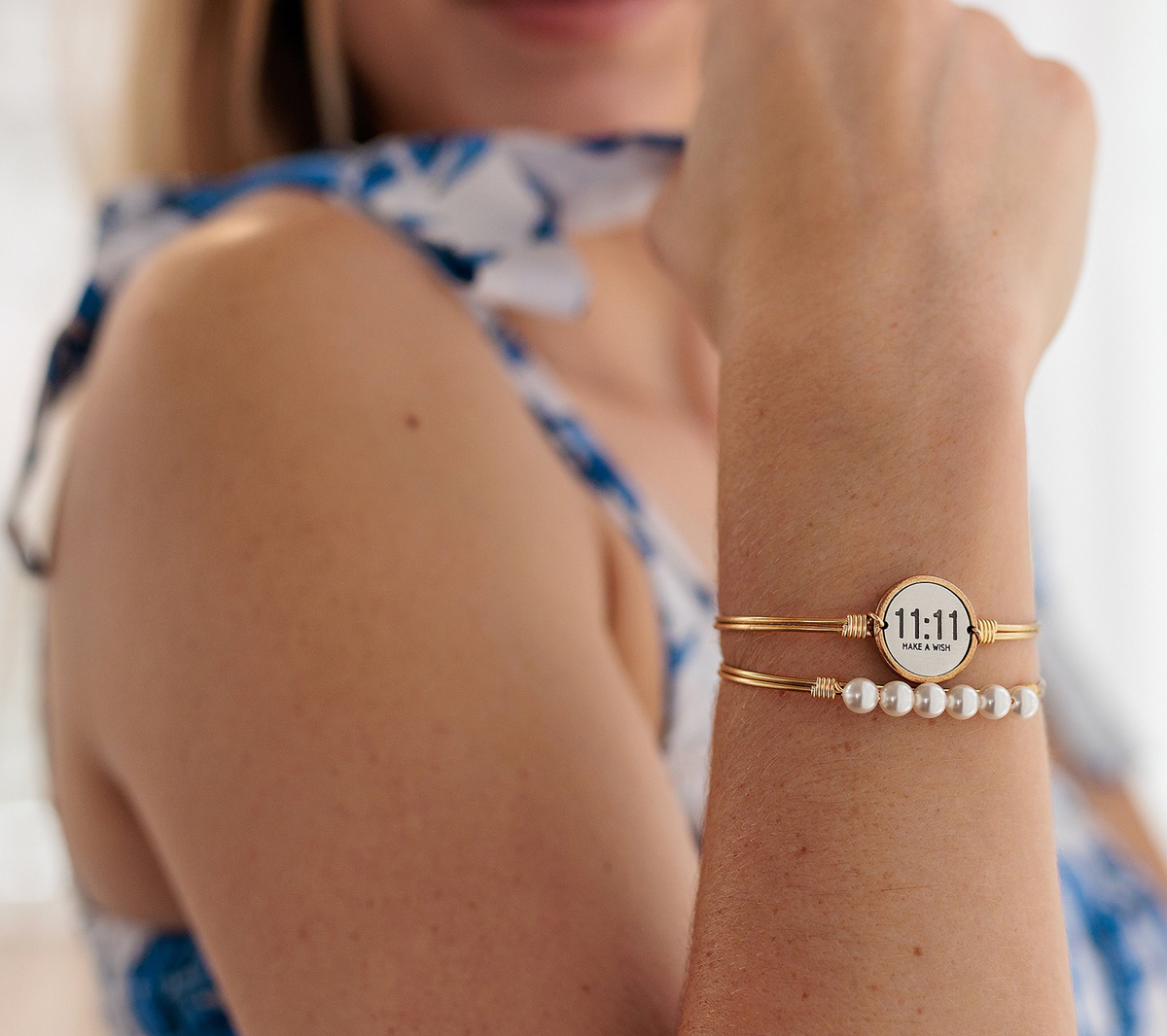 Luca & Danni Set of 2 Inspirational Bangles, goltone, 11:11 charm , Large