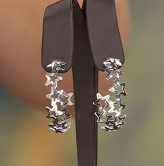 Pendientes de aro con estrellas en cascada de Joan Rivers, plata