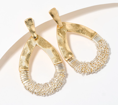 Pendientes colgantes con detalle de cadena metálica mixta de Susan Graver, dorados