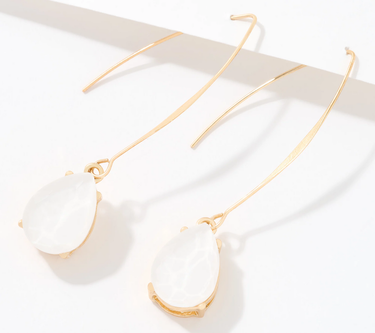 Pendientes colgantes de colores de Susan Graver