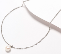 Collar Honora de acero inoxidable con solitario de perla gris cultivada y eslabones rolo ovalados