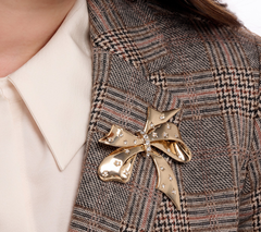 Joan Rivers Gold Tone Miracle Set Bow Pin