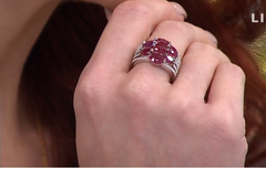Anillo Colleen Lopez de plata de ley con amatista ovalada y circonita blanca de 7 piedras. Talla 6