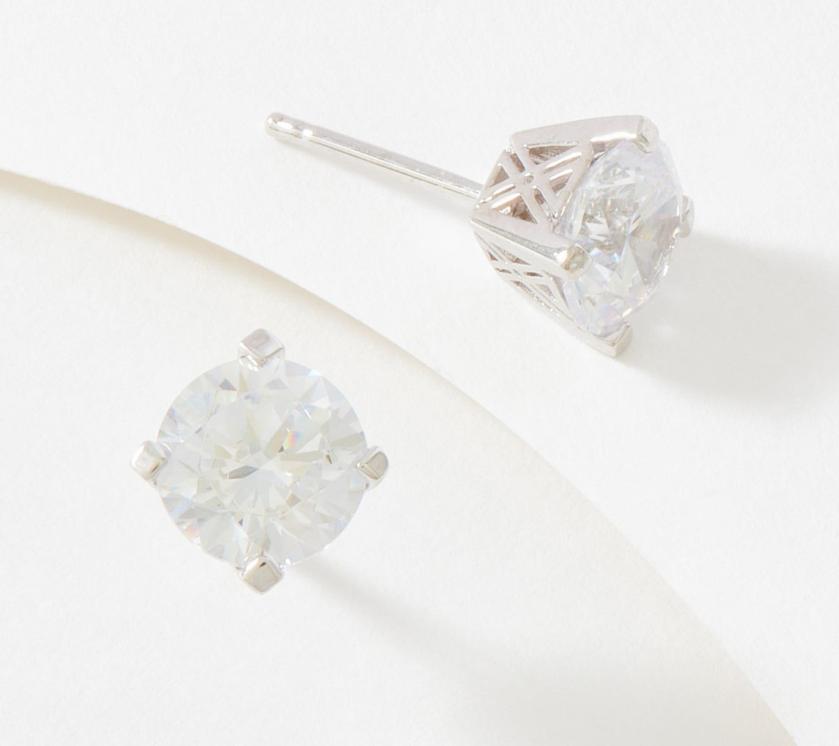 Pendientes de botón Diamonique x Zaxie en tono plateado de 7,20 cts