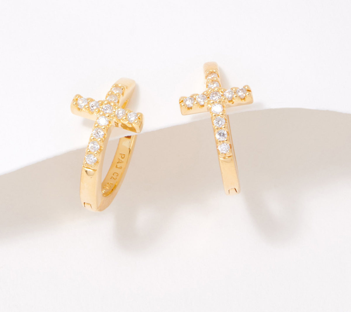 Aros de aro con cruz de plata esterlina Diamonique x Courtney Khondabi, 6 mm