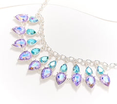 Collar babero Kirks Folly de cristal con diseño de fascinación fantástica en tono plateado de 45 cm 