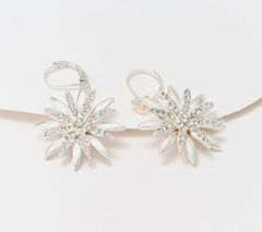 Pendientes colgantes con estrellas en capas en tono plateado de Joan Rivers, 1"