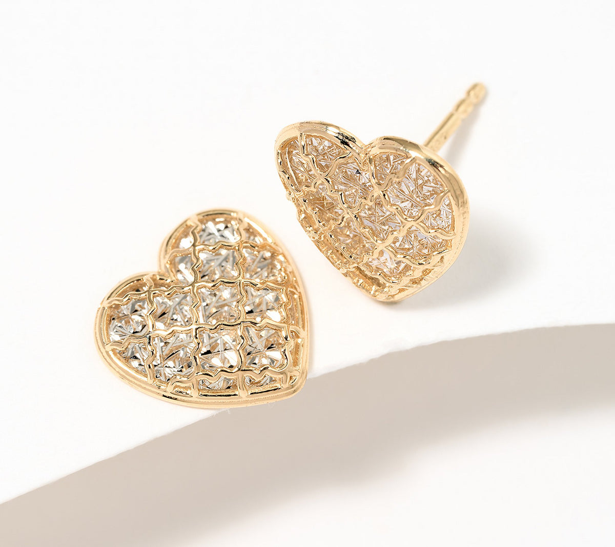 Pendientes de corazón de dos tonos con corte de diamante en oro de 14 quilates de David Markstein